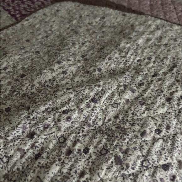 Lavender and Gray Floral Quilt - Picture 3 of 5